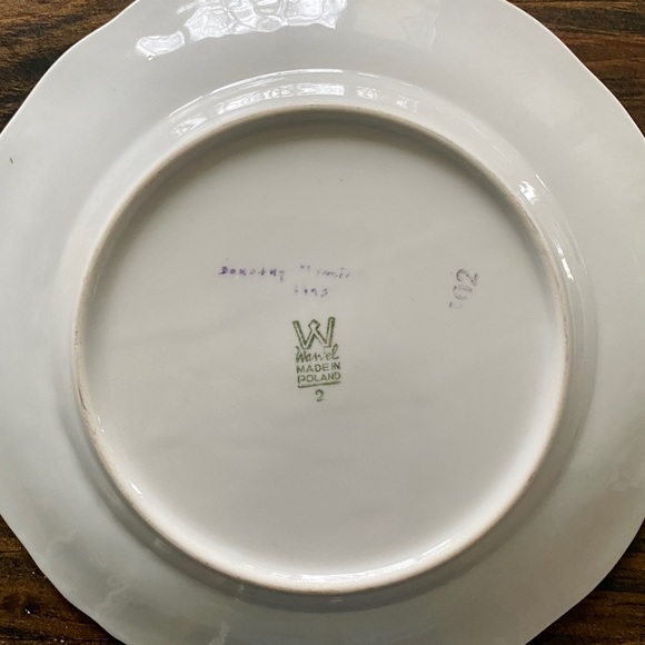 Set of 4 hand painted floral plates Wawel Poland artist signed - Picture 11 of 11